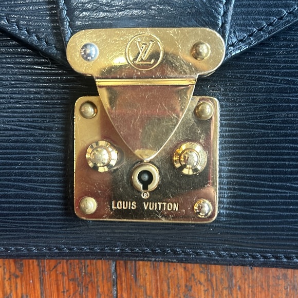 Epi Pochette Sellier Dragonne Clutch Black - Picture 12 of 12